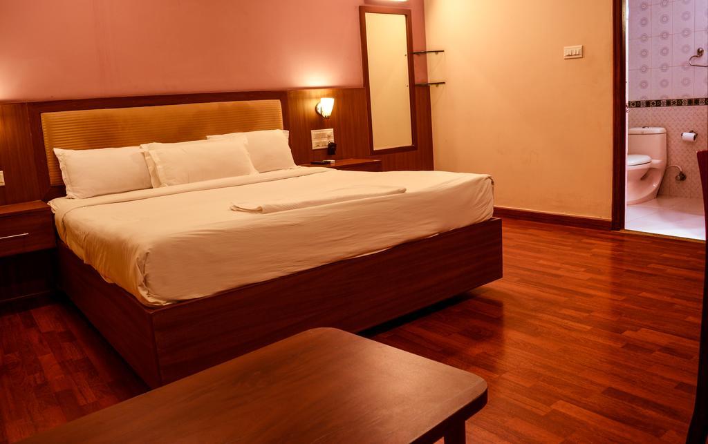 Serene Boutique Hotel Бангалор Экстерьер фото